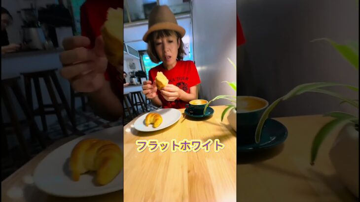 【ハノイグルメ】暑すぎて傷んでないか不安…それでも路上メシに挑む女 #ハノイ旅行 #ベトナム #shorts @vlog