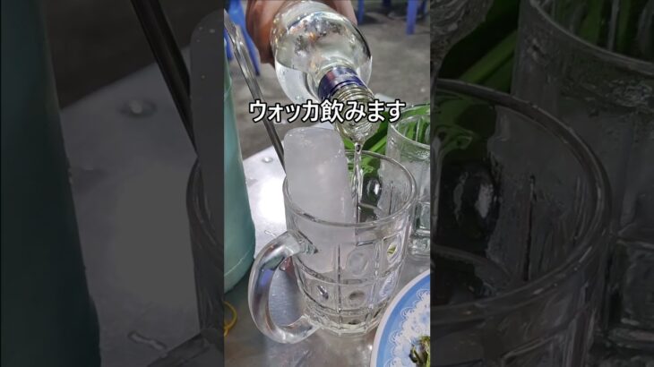 🍺ビール缶が山に!? ホーチミン5区ローカル居酒屋で乾杯ざんまい🍻 #shorts