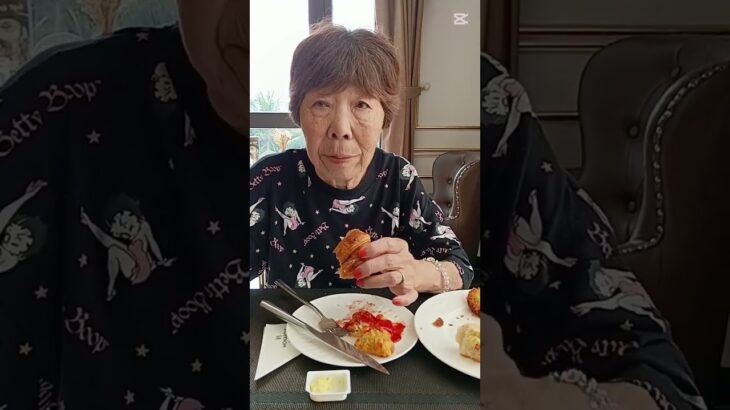美代ちゃん モーニング#おばあちゃん#mukbang #ダナン旅行 #もぐもぐ #介護 #孫 #food #海外旅行 #ベトナム #danang