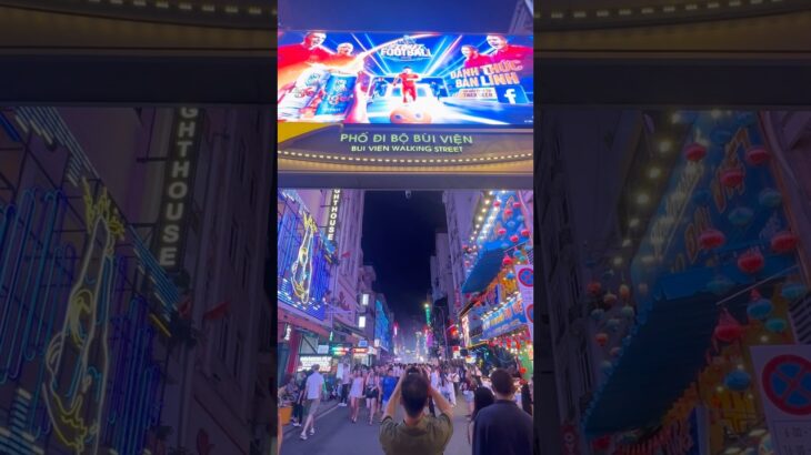 ベトナム🇻🇳ホーチミン市　ブイビエン通りの23:00 超ハイテンションな通りみつけた！