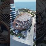 芽莊！越南中南部著名的海濱城市，坐落於慶和省，面朝南海。城市面積約98平方公裡，人口約50萬。經濟以旅遊和漁業為支柱。這裡擁有迷人的海岸線、和豐富的海洋資源，是潛水與品嘗海鮮的絕佳度假天堂。#越南