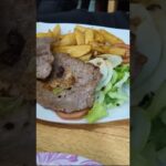 Простая еда во вьетнамском семейном кафе “Huong”в Нячанге 🥩#путешествия #вьетнам #нячанг #еда