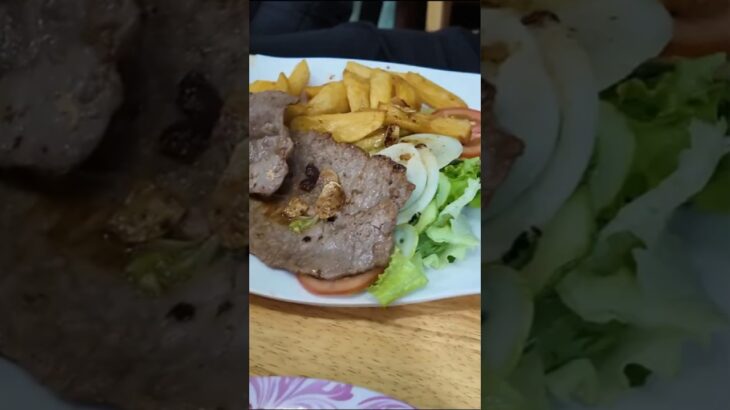 Простая еда во вьетнамском семейном кафе “Huong”в Нячанге 🥩#путешествия #вьетнам #нячанг #еда