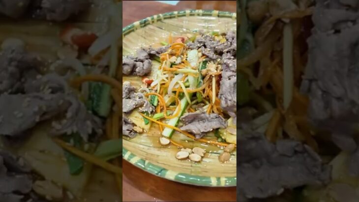 Еда в одном из вьетнамских кафе в Нячанге🥩Вкусно и полезно! #путешествия #вьетнам #нячанг #еда